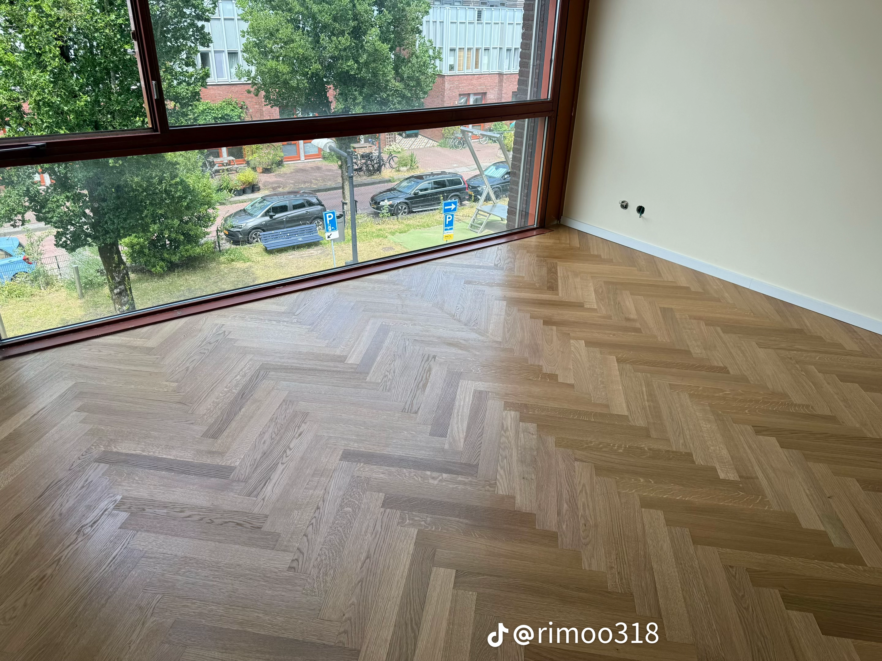 Vloer die past bij licht en interieur